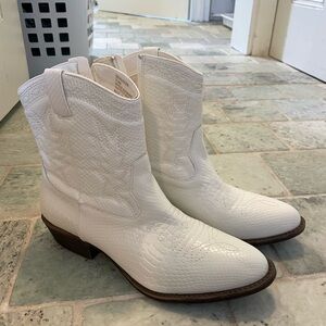 Coconuts by Matisse White Ankle Boots